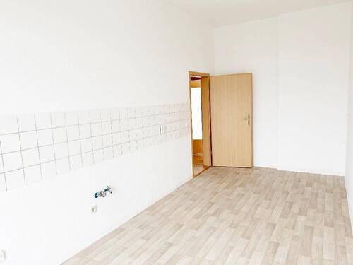 Küche mit Blick Richtung Flurbereich - 