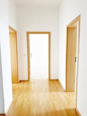 Flurbereich mit Blick in die Wohnung - 