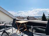 Dachterrasse - Solide 2-Zimmer-Dachgeschoß-Wohnung mit Dachterrasse und Panoramablick