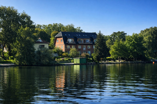 Blick von der Spree - 2 Zimmer Etagenwohnung zum Kaufen in Berlin