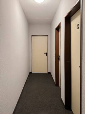 Flur 1. OG WC und Aufenthaltsrsaum.jpg - 
