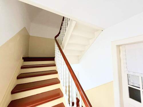 Treppenhaus - 7 Zimmer Mehrfamilienhaus, Wohnhaus in Solingen / Wald