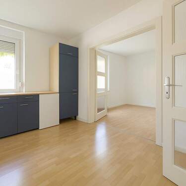 Küche mit Durchgang zum Wohnzimmer - 