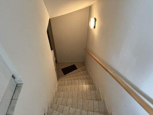 Treppenstufen zum Keller - 