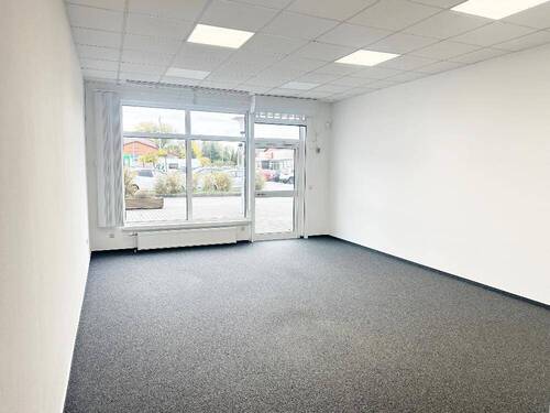 Geschäftsfläche mit Blick Richtung Eingangsbereich - Einfamilienhaus in Nünchritz zur Miete