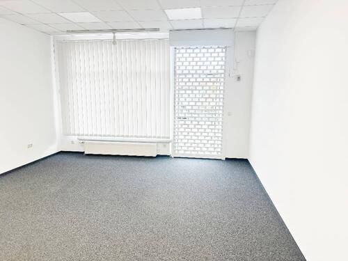 Geschäftsfläche mit Blick Richtung Eingangsbereich - 