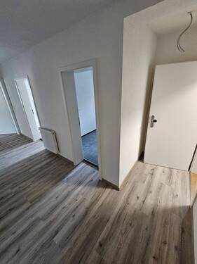 Flur 1.jpg - 3 Zimmer Etagenwohnung in Lauterstein
