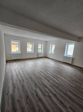 Wohnzimmer 1.jpg - Etagenwohnung mit 110,80 m&sup2; in Lauterstein zur Miete