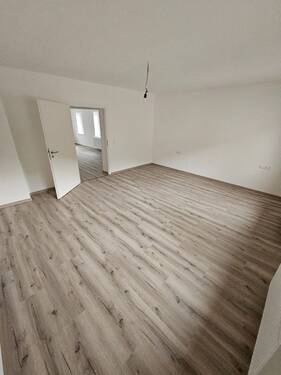 Zimmer an Wohnzimmer 2.jpg - 