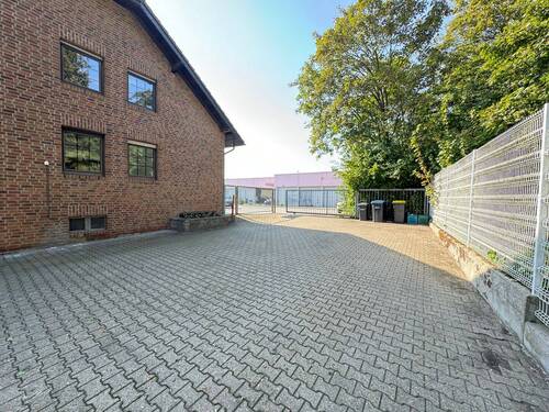 Hausansicht seitlich - 5 Zimmer Mehrfamilienhaus, Wohnhaus zum Kaufen in Erkelenz