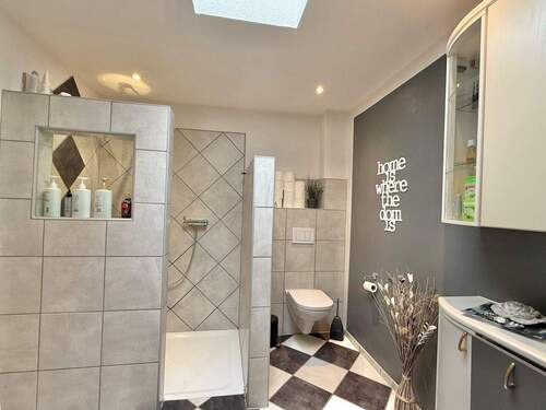 Bad 2 - Gewerbeobjekt (Büro, Produktion, Verkauf) in Brake zum Kaufen