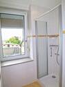 Bad mit Wanne und Dusche - 