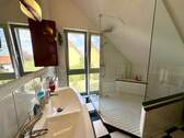 hochwertiges Bad im Obergeschoss - 