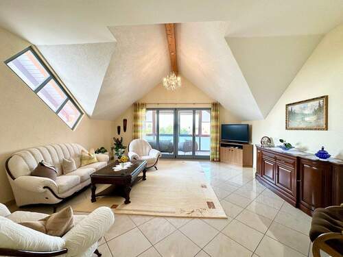 Teil des großen Wohnbereichs - 