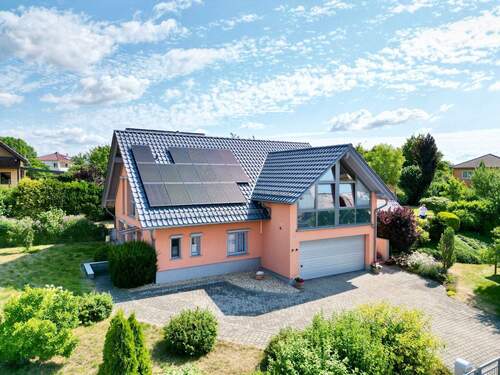 Hausansicht - *Hochwertig und massiv gebautes Architektenhaus in Höhenlage von Dresden-Gönnsdorf*