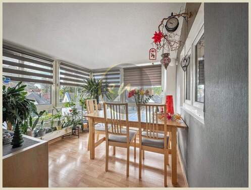 Wintergarten - Wir unterstützen Sie bei der Eigenbedarfskündigung: 4-Zimmer, hell und modern mit PKW-Stellplatz...