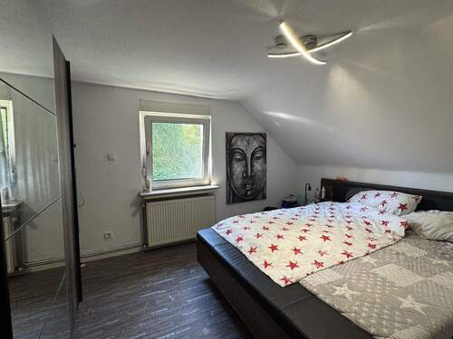 Schlafzimmer im OG in der re DHH - 