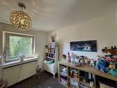 Kinderzimmer mit Sicht auf die rechte Seite - 