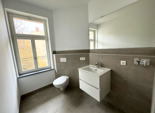 Badezimmer mit Fenster & Dusche - 