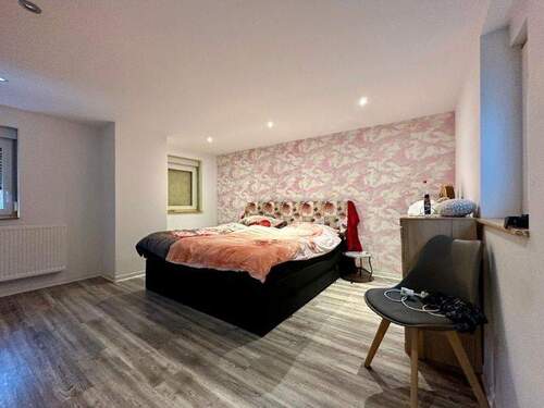 Schlafzimmer - 8 Zimmer Mehrfamilienhaus, Wohnhaus in Nossen