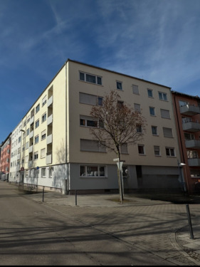 Hausansicht - Schöne 1 Zimmer Wohnung mit Balkon in zentraler Lage von Neu-Ulm
