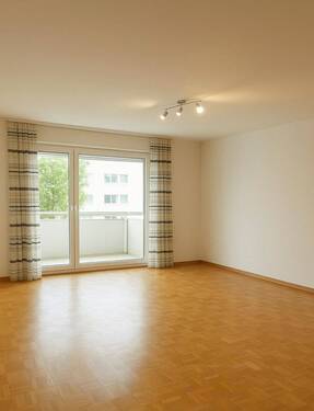 Wohnzimmer mit Parkett - 3 Zimmer Etagenwohnung zum Kaufen in Neu-Isenburg