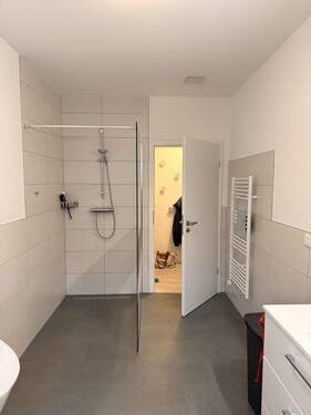 und begehbarer Dusche - 