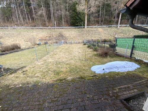 Blick in den Garten hinter dem Haus - 