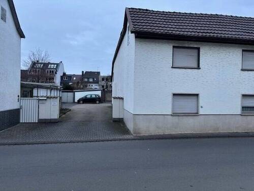 Zufahrt Garagenhof - Einfamilienhaus in Bonn zum Kaufen