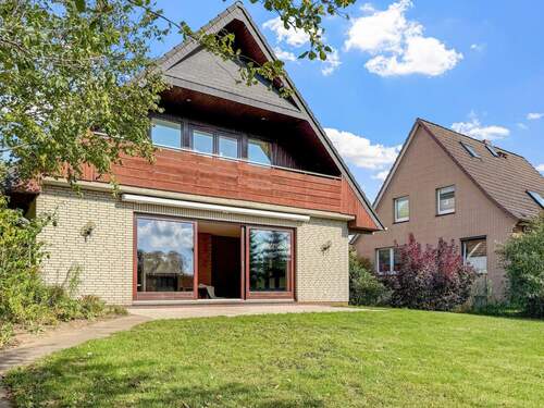 Rückseiten mit Balkon und Terrasse - 5 Zimmer Einfamilienhaus zum Kaufen in Großhansdorf