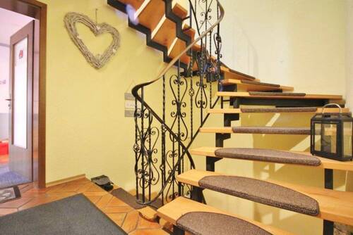 Flur - Treppe vom EG in das DG - 