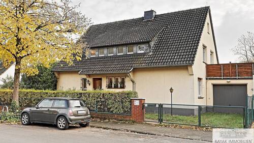 Hausansicht - 8 Zimmer Mehrfamilienhaus, Wohnhaus zum Kaufen in Hilden Nord