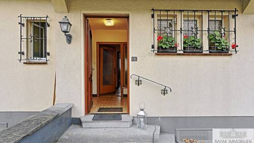 Hauseingang - 8 Zimmer Mehrfamilienhaus, Wohnhaus in Hilden Nord