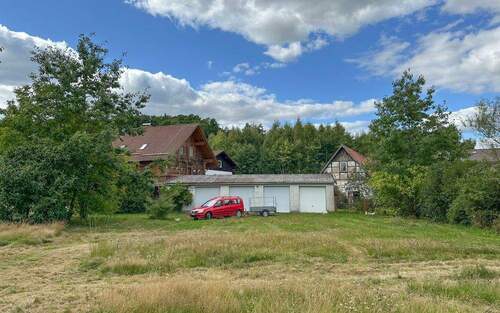 Blick zu den Garagen - 