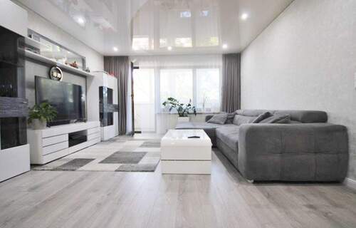 großzügiger Wohnbereich - 