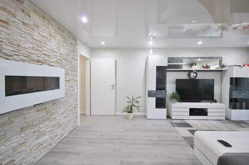 großzügiger Wohnbereich - 