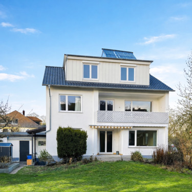 Ansicht vom Garten - Attraktives Einfamilienhaus mit ganz viel Platz und Garten in Kirchditmold