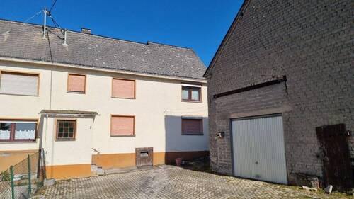 Bild 1 - Sanierungsbedürftig u. freigestellt, ruhig gelegenes Haus mit Scheune in Lykershausen zu verkaufen