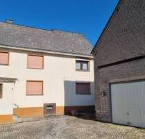 Sanierungsbedürftig u. freigestellt, ruhig gelegenes Haus mit Scheune in Lykershausen zu verkaufen