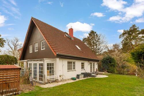 Ansicht mit Wintergarten - Schönes Einfamilienhaus mit Einliegerwohnung am Stölpchensee