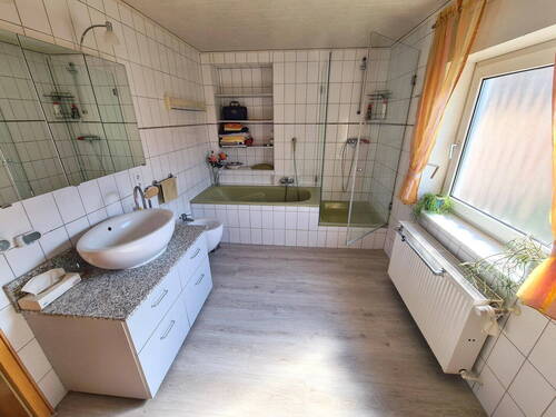 Badezimmer 1. OG - 