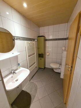 Mitarbeiterraum Badezimmer - 