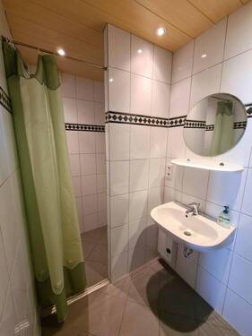 Mitarbeiterraum Badezimmer - 