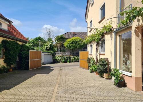 Hof - 1 Zimmer Mehrfamilienhaus, Wohnhaus in Worms