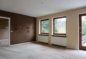 Kinderzimmer mit Ankleide und Ausgang zur Terrasse - 