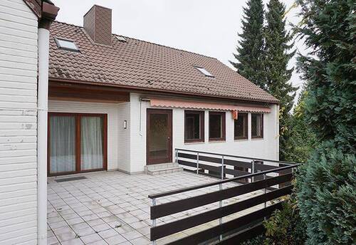 die ca. 35 m² große Terrasse auf der Garage - 