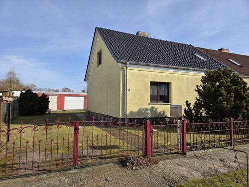 Haus mit Auffahrt - Gepflegte und modernisierte DHH auf dem Land