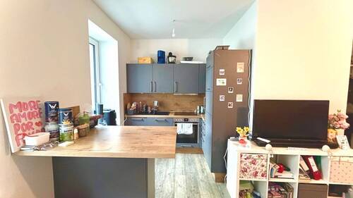 Moderne Küche mit Wohnbereich - 