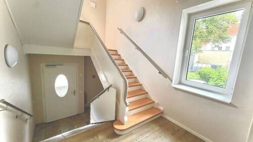 Heller Treppenhausbereich - 