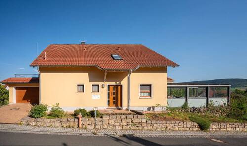 Straßenansicht - Hochwertiges Einfamilienhaus mit Einliegerwohnung